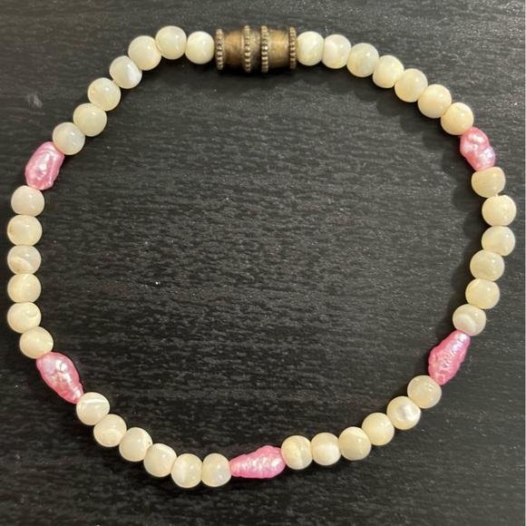 Vintage mother of pearl and dyed freshwater pearl bracelet-Preloved 1980’s small - Picture 3 of 5